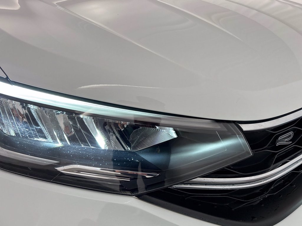 https://cdn-sm.caraffinity.it/images/vehicles/4731715/5/large