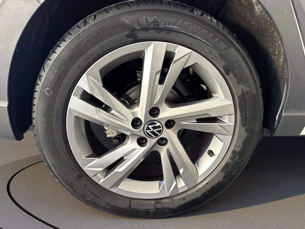 https://cdn-sm.caraffinity.it/images/vehicles/4731715/6/large