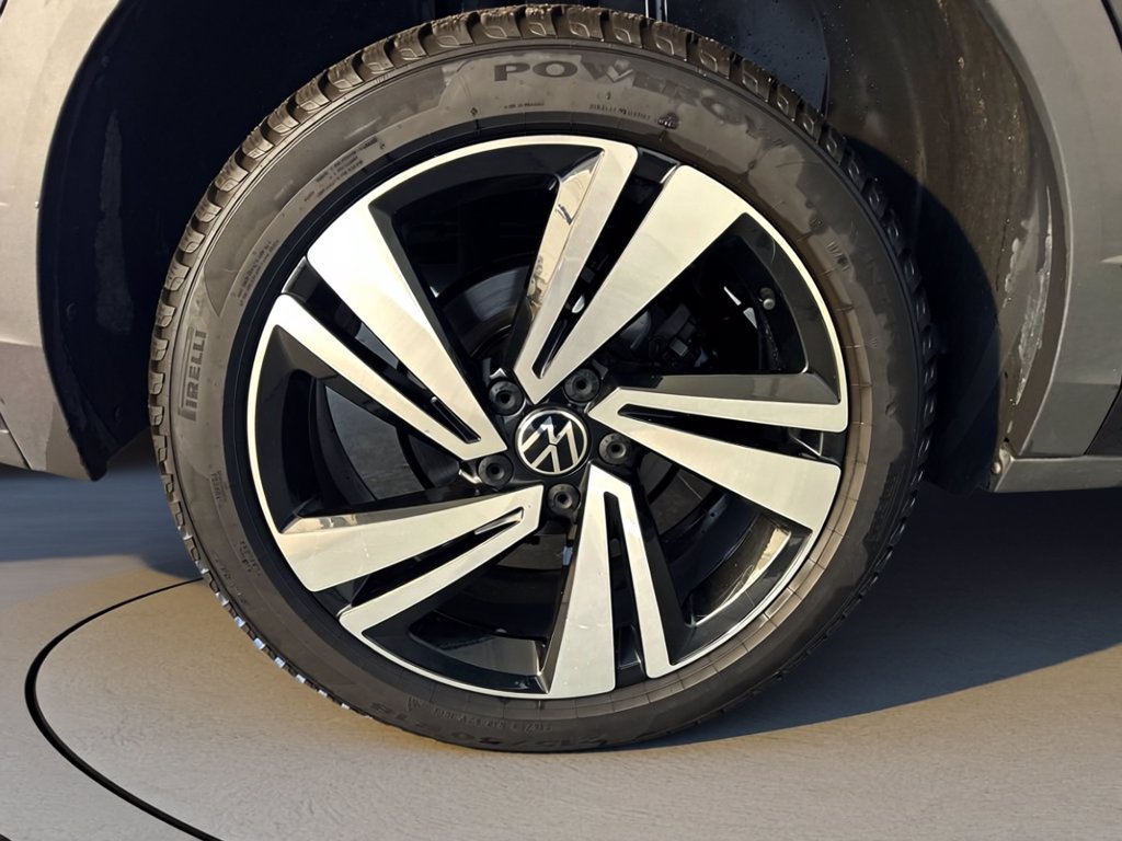 https://cdn-sm.caraffinity.it/images/vehicles/4731716/6/large
