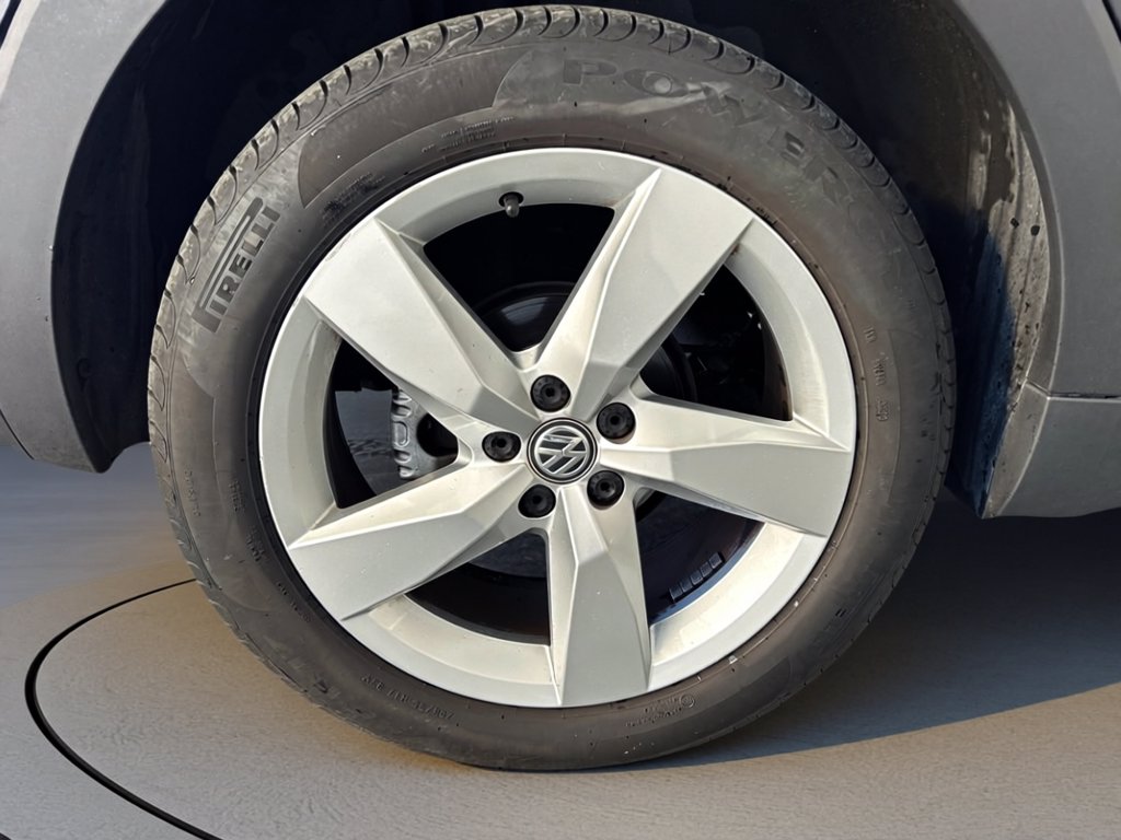 https://cdn-sm.caraffinity.it/images/vehicles/4731717/6/large