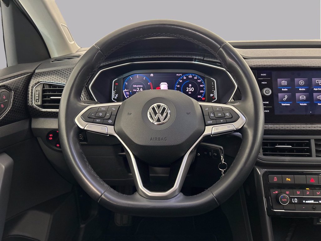 https://cdn-sm.caraffinity.it/images/vehicles/4731717/8/large