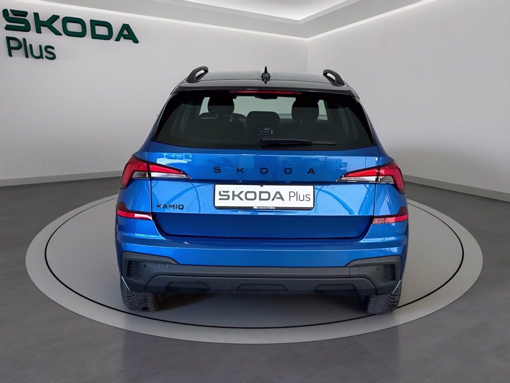 https://cdn-sm.caraffinity.it/images/vehicles/4731722/4/large