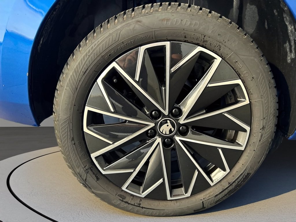 https://cdn-sm.caraffinity.it/images/vehicles/4731722/6/large