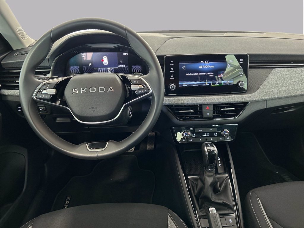 https://cdn-sm.caraffinity.it/images/vehicles/4731722/7/large