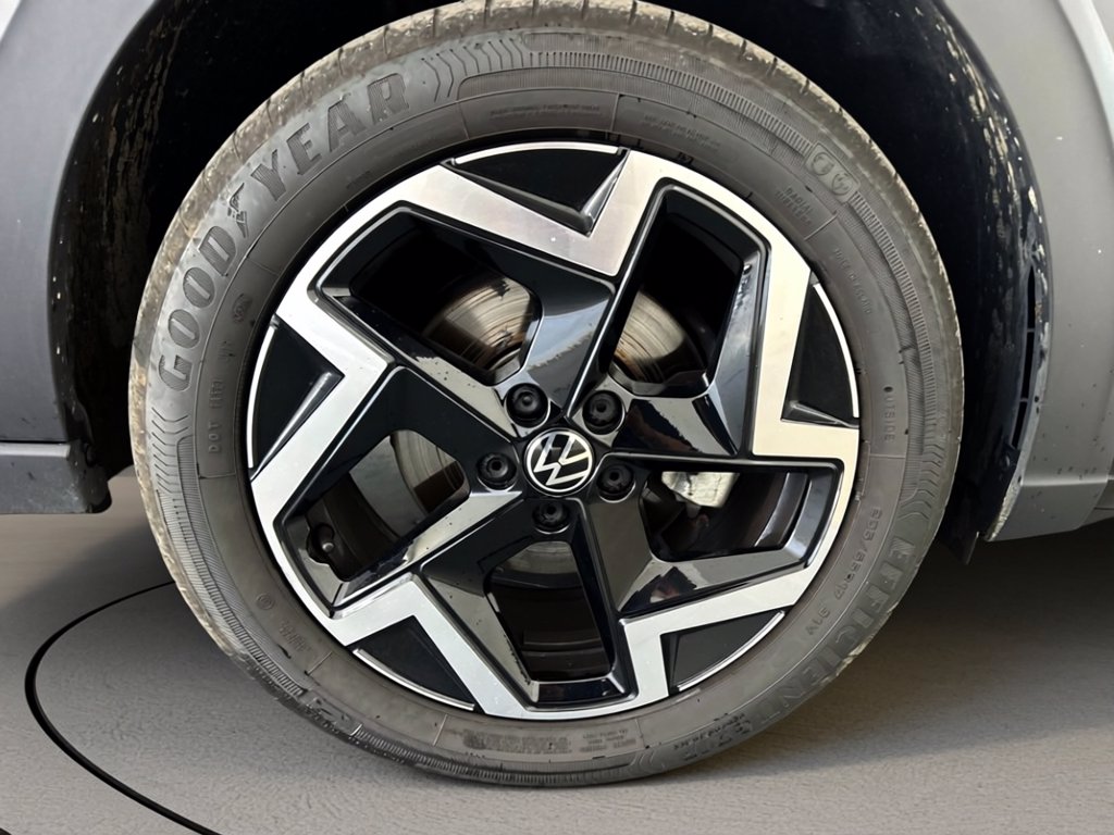https://cdn-sm.caraffinity.it/images/vehicles/4731726/6/large