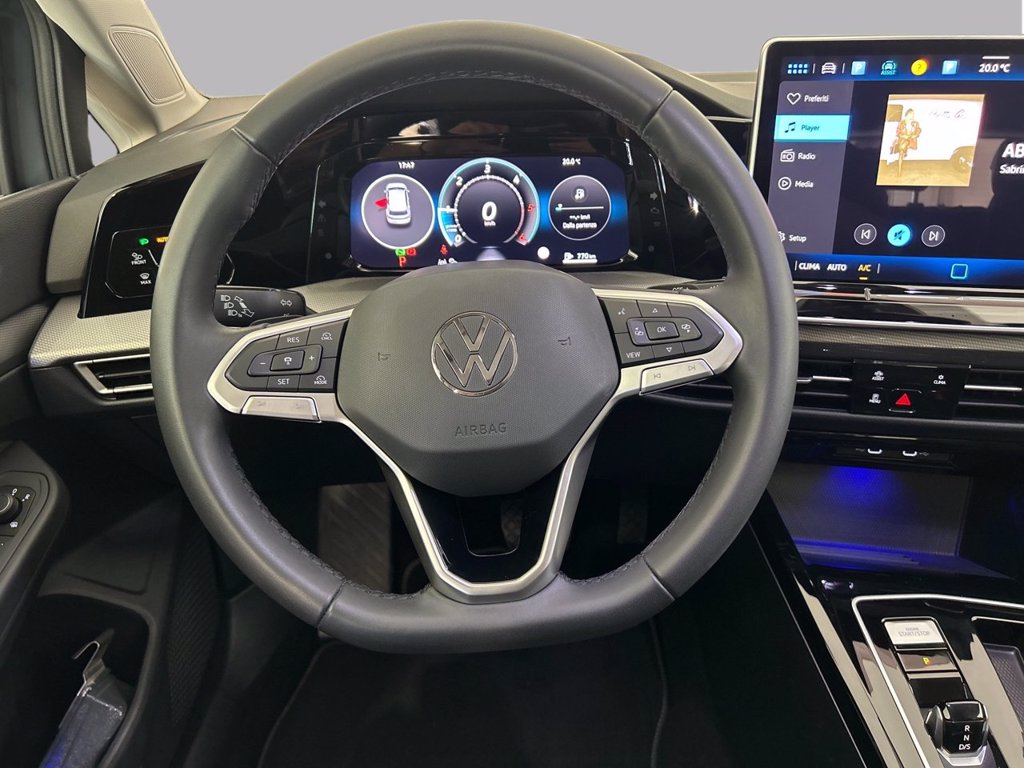 https://cdn-sm.caraffinity.it/images/vehicles/4731727/8/large