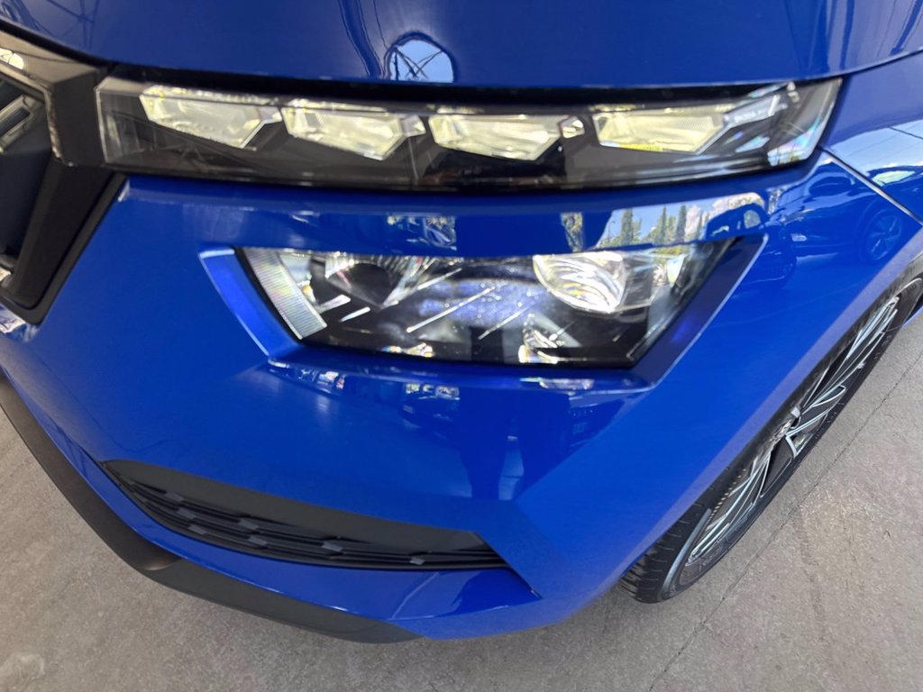https://cdn-sm.caraffinity.it/images/vehicles/4731971/5/large