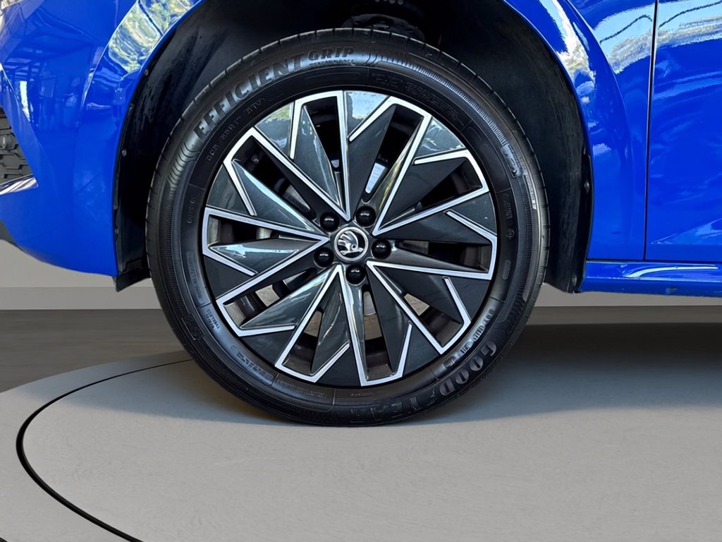 https://cdn-sm.caraffinity.it/images/vehicles/4731971/6/large