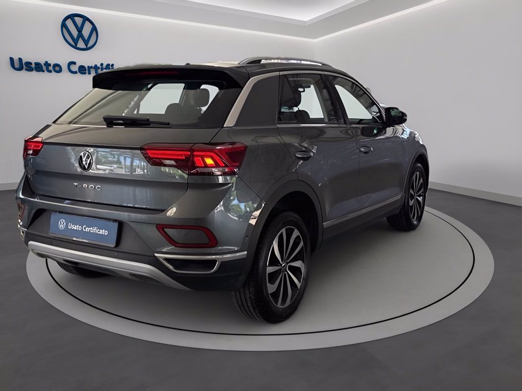 https://cdn-sm.caraffinity.it/images/vehicles/4731973/3/large