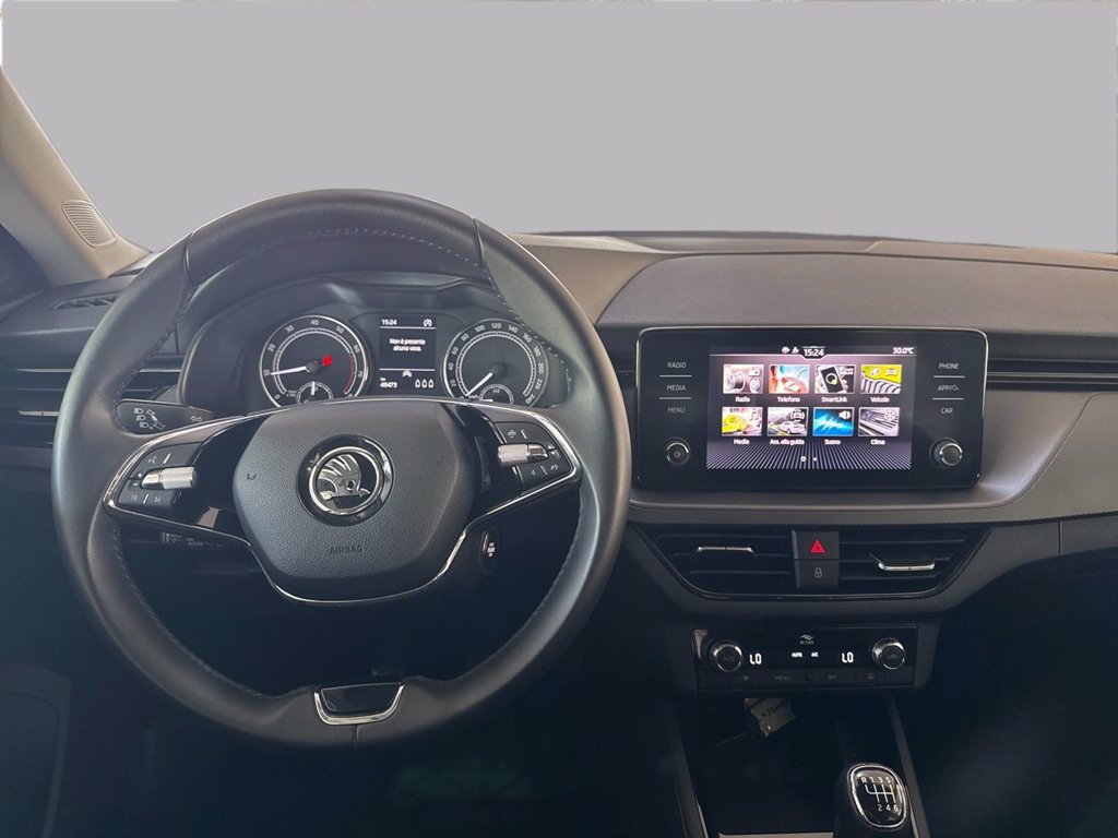 https://cdn-sm.caraffinity.it/images/vehicles/4731977/7/large