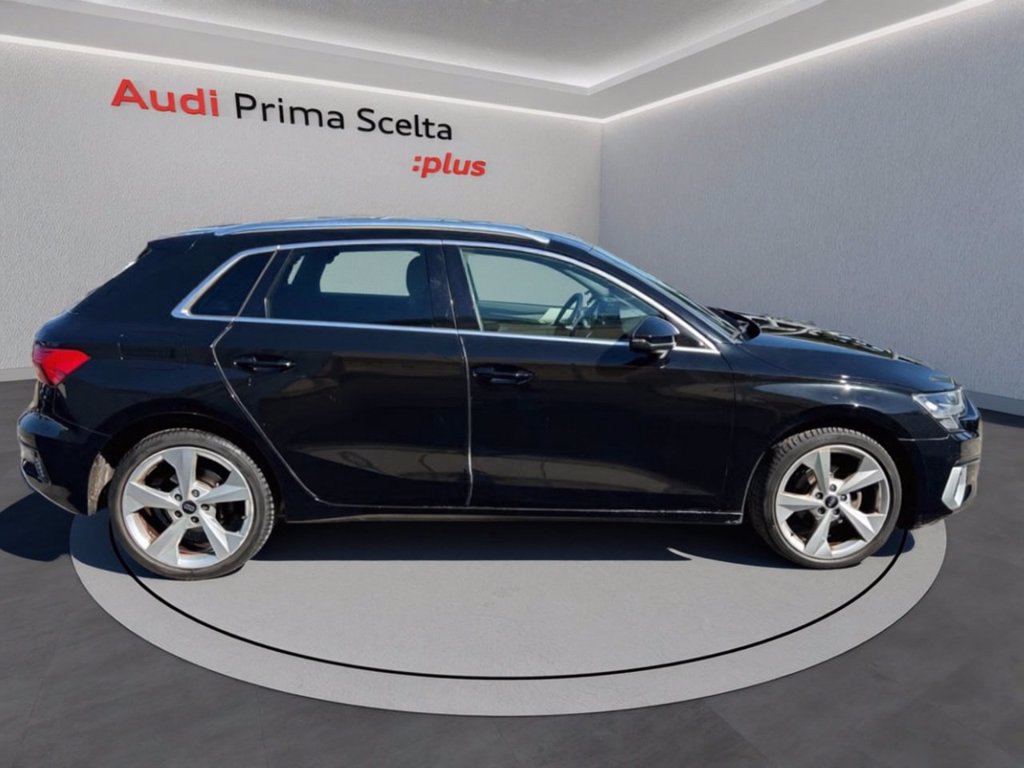 https://cdn-sm.caraffinity.it/images/vehicles/4732820/2/large