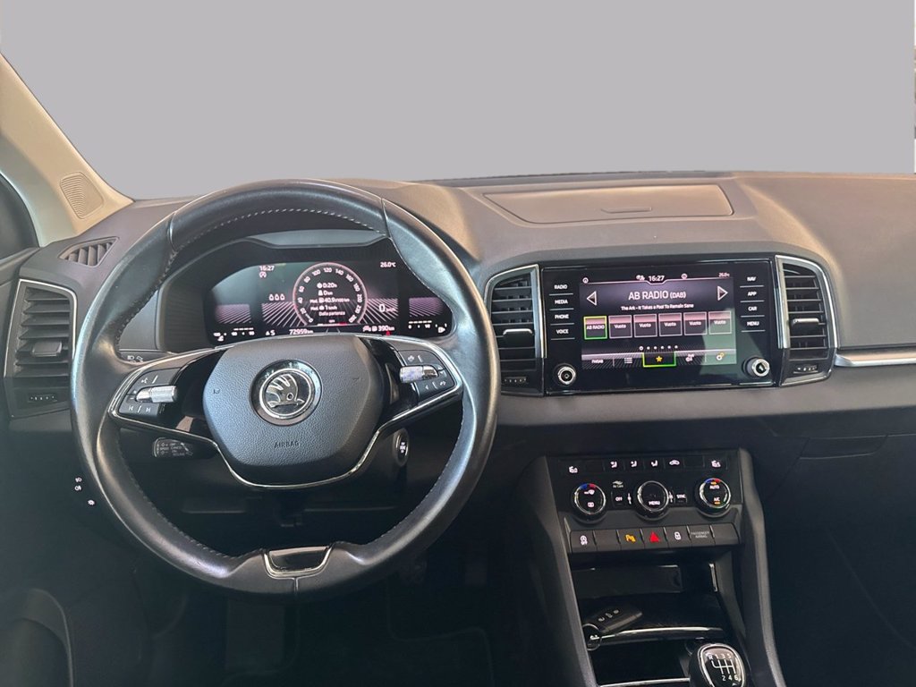 https://cdn-sm.caraffinity.it/images/vehicles/4732822/5/large