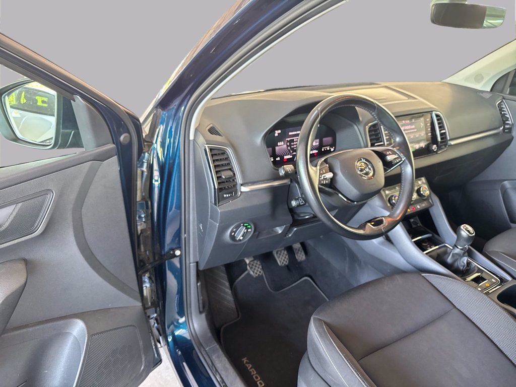 https://cdn-sm.caraffinity.it/images/vehicles/4732822/8/large