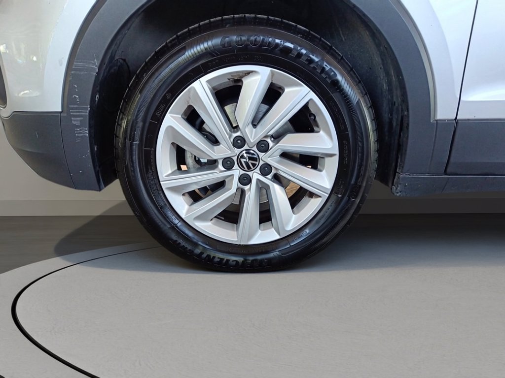https://cdn-sm.caraffinity.it/images/vehicles/4732825/6/large