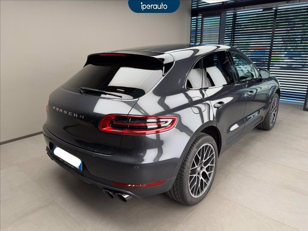 https://cdn-sm.caraffinity.it/images/vehicles/4733922/3/large