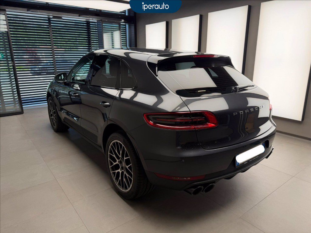 https://cdn-sm.caraffinity.it/images/vehicles/4733922/5/large