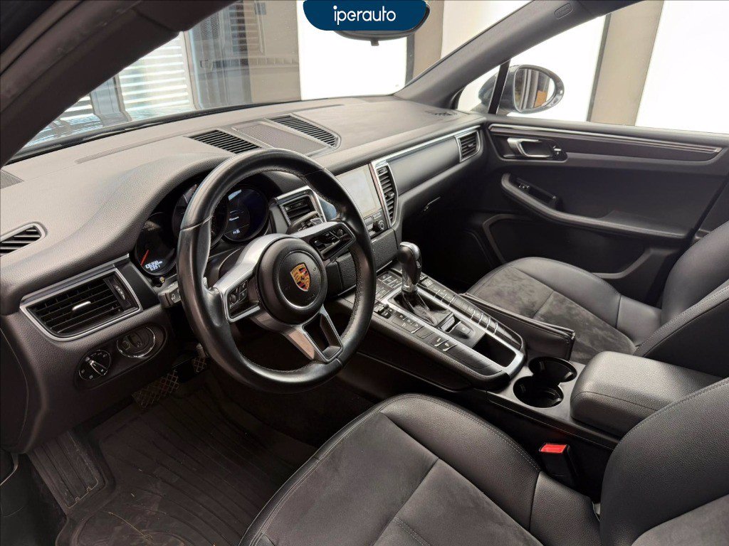 https://cdn-sm.caraffinity.it/images/vehicles/4733922/7/large