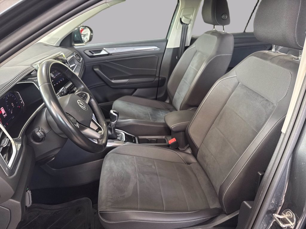 https://cdn-sm.caraffinity.it/images/vehicles/4734313/8/large
