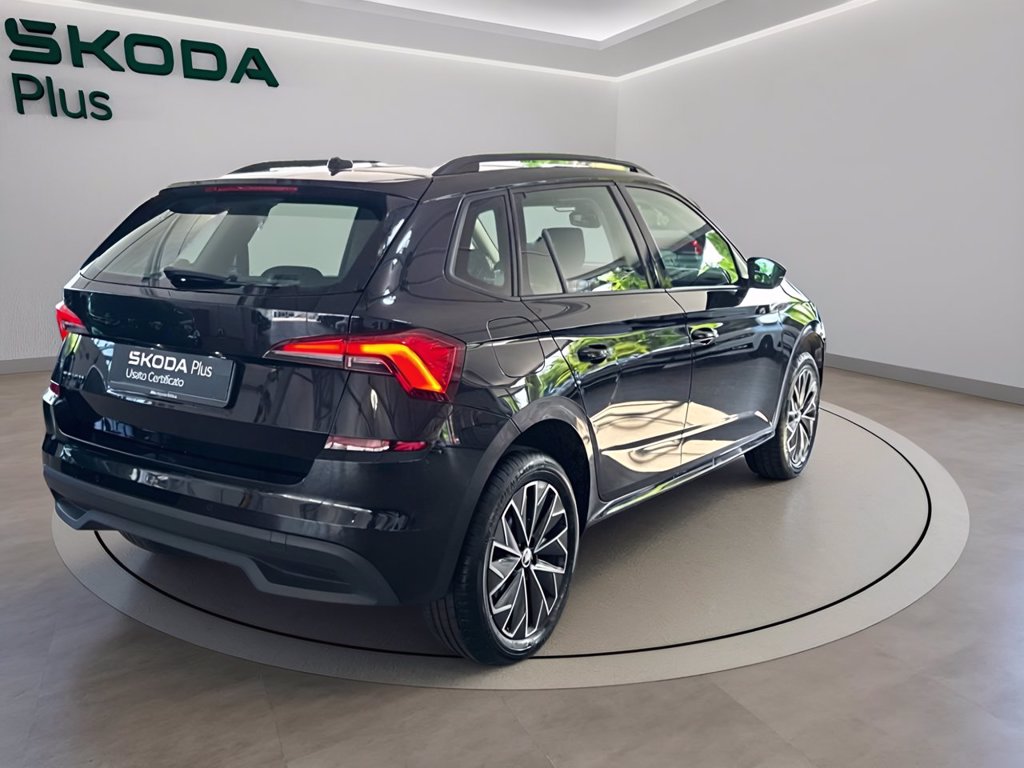 https://cdn-sm.caraffinity.it/images/vehicles/4734316/3/large