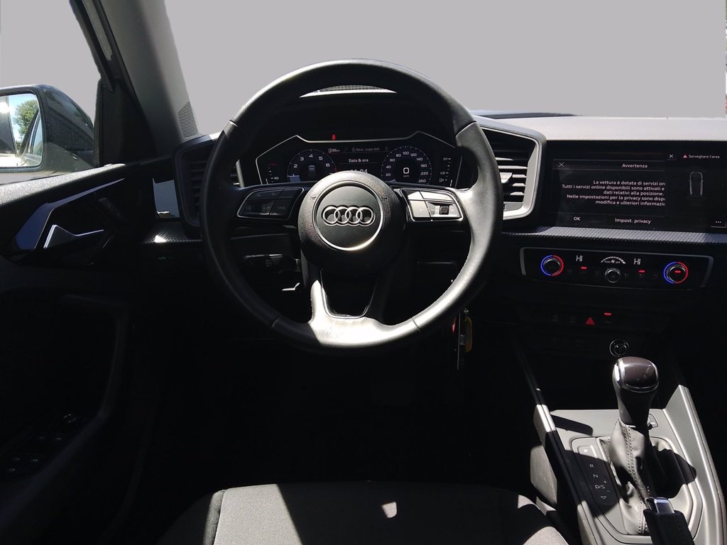 https://cdn-sm.caraffinity.it/images/vehicles/4735202/8/large