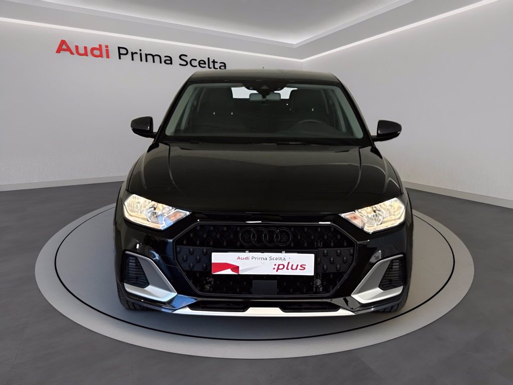 https://cdn-sm.caraffinity.it/images/vehicles/4735484/1/large