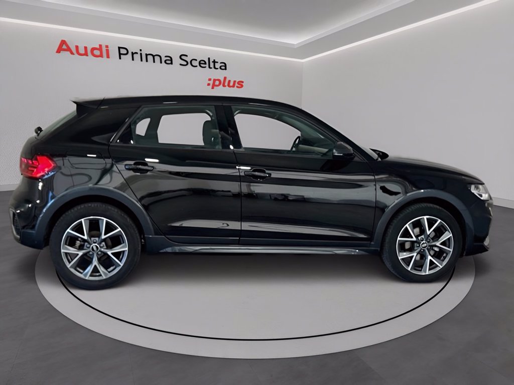 https://cdn-sm.caraffinity.it/images/vehicles/4735484/2/large