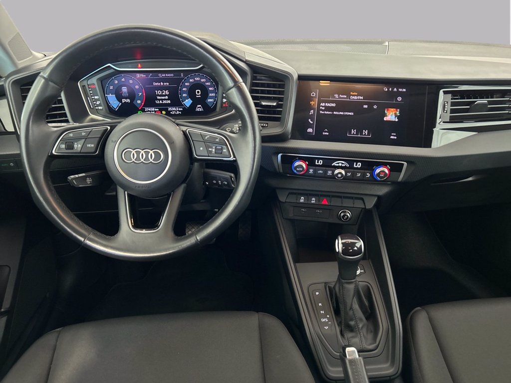 https://cdn-sm.caraffinity.it/images/vehicles/4735484/7/large
