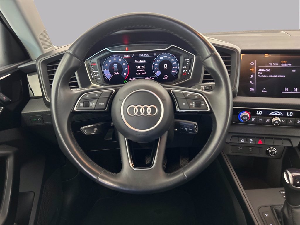 https://cdn-sm.caraffinity.it/images/vehicles/4735484/8/large