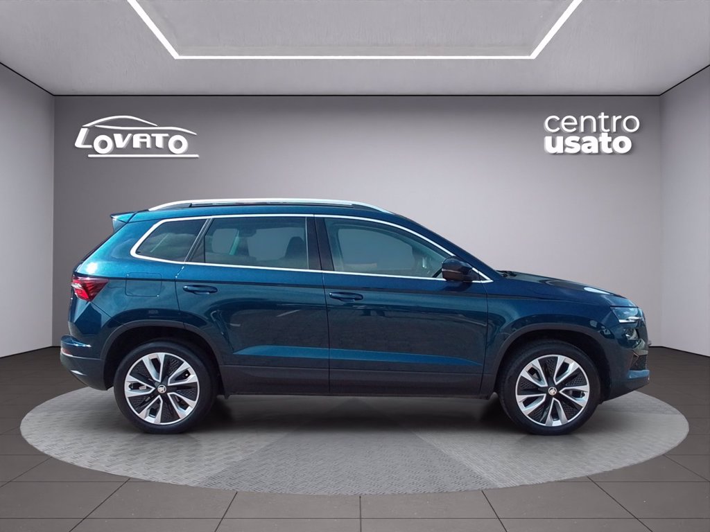 https://cdn-sm.caraffinity.it/images/vehicles/4735987/5/large