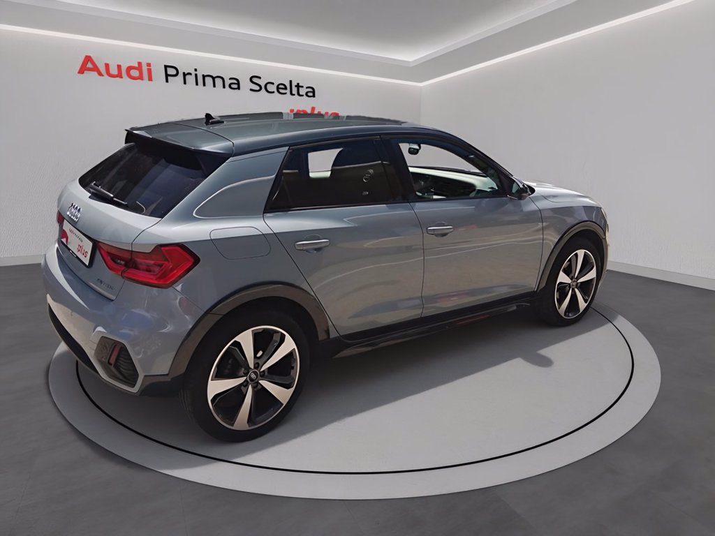 https://cdn-sm.caraffinity.it/images/vehicles/4736316/3/large