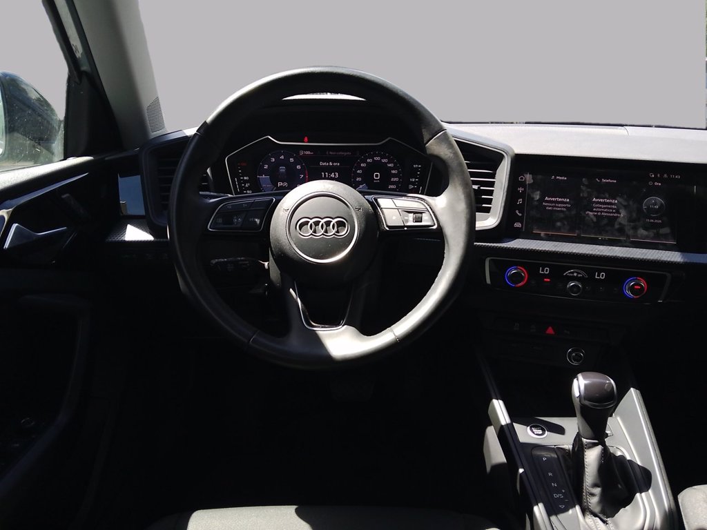 https://cdn-sm.caraffinity.it/images/vehicles/4736316/8/large