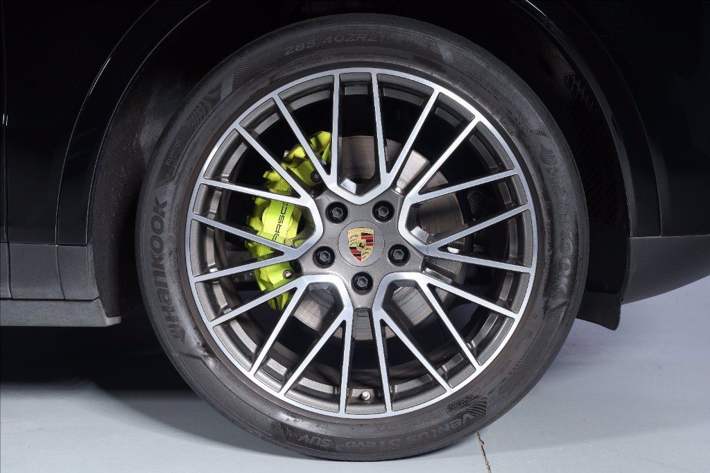 https://cdn-sm.caraffinity.it/images/vehicles/4736351/5/large