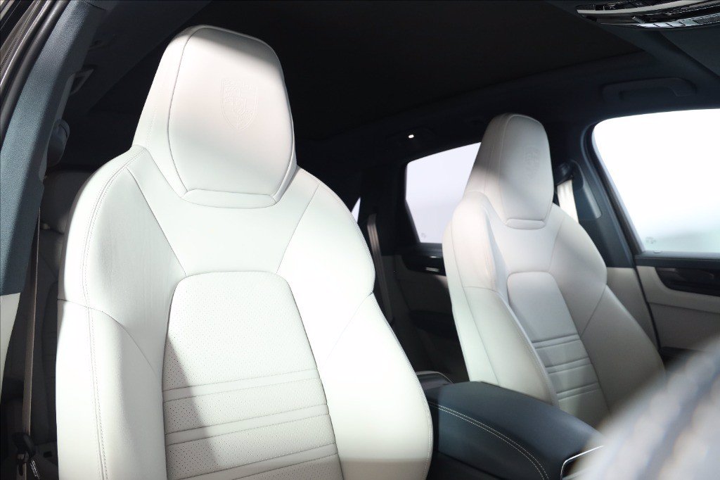 https://cdn-sm.caraffinity.it/images/vehicles/4736351/7/large