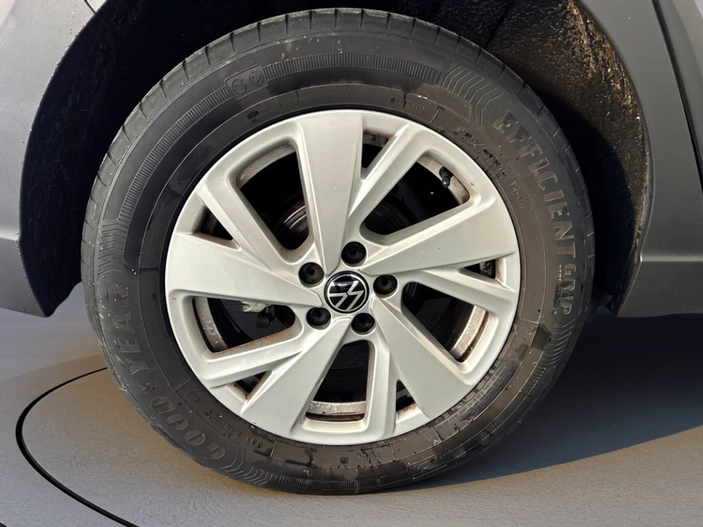 https://cdn-sm.caraffinity.it/images/vehicles/4736580/6/large