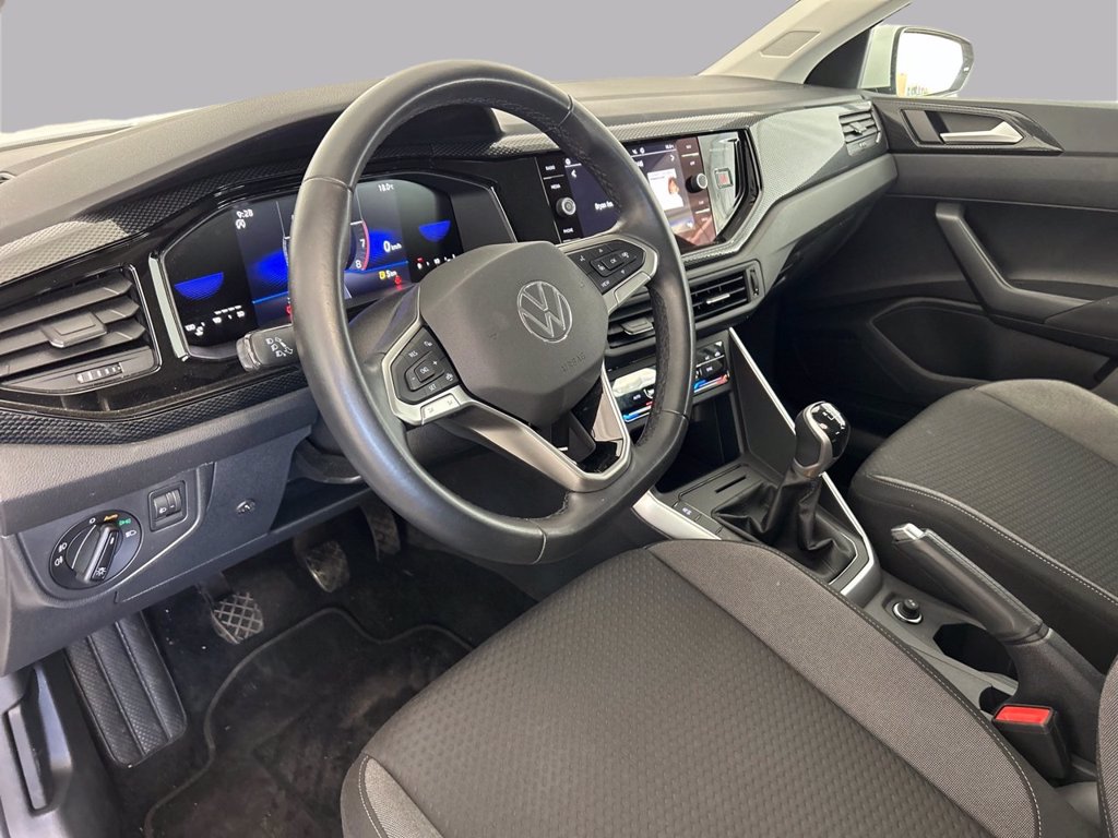 https://cdn-sm.caraffinity.it/images/vehicles/4736581/8/large