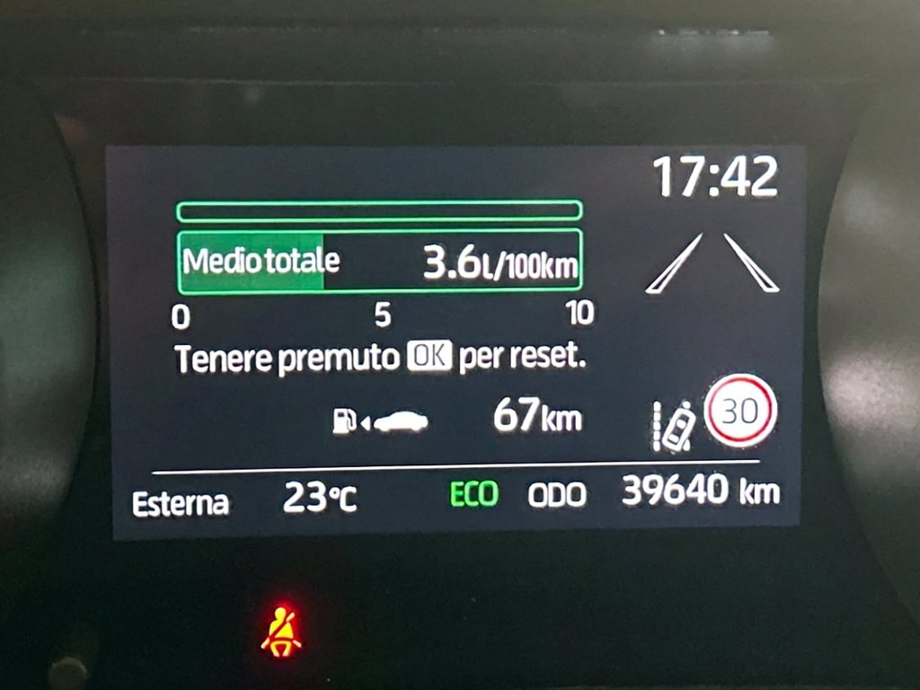 https://cdn-sm.caraffinity.it/images/vehicles/4736584/6/large