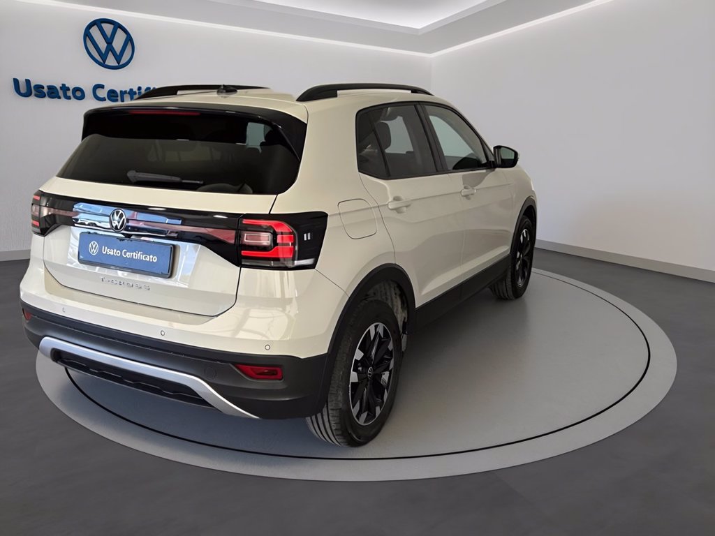 https://cdn-sm.caraffinity.it/images/vehicles/4736587/3/large