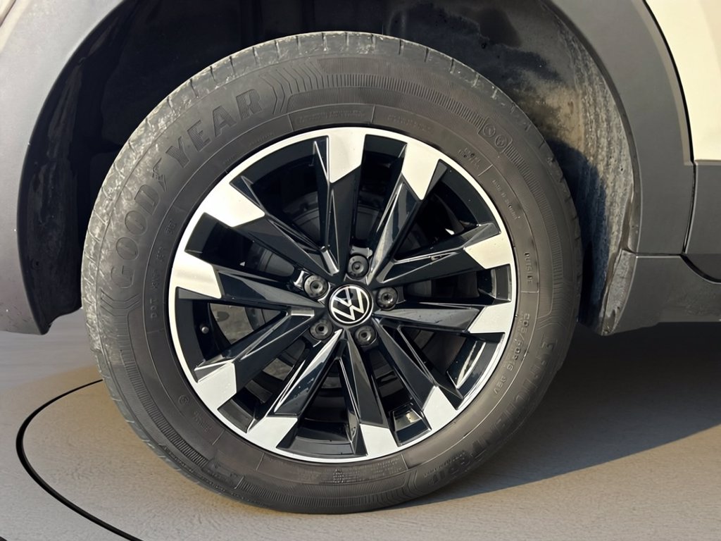 https://cdn-sm.caraffinity.it/images/vehicles/4736587/6/large