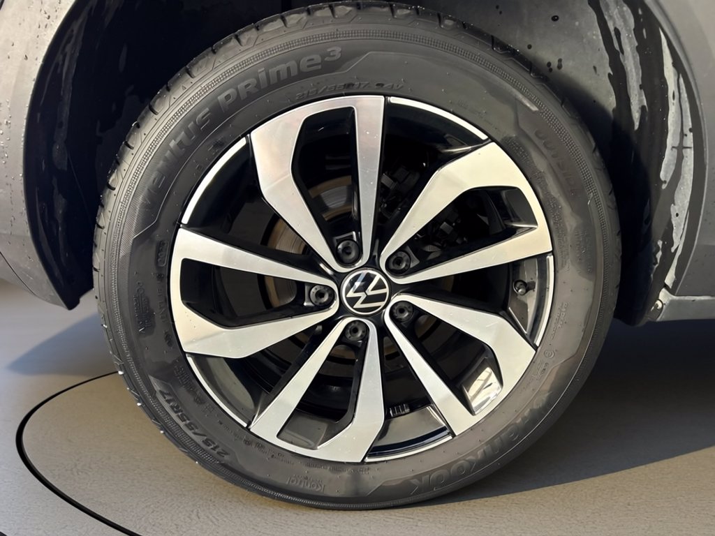https://cdn-sm.caraffinity.it/images/vehicles/4736590/6/large