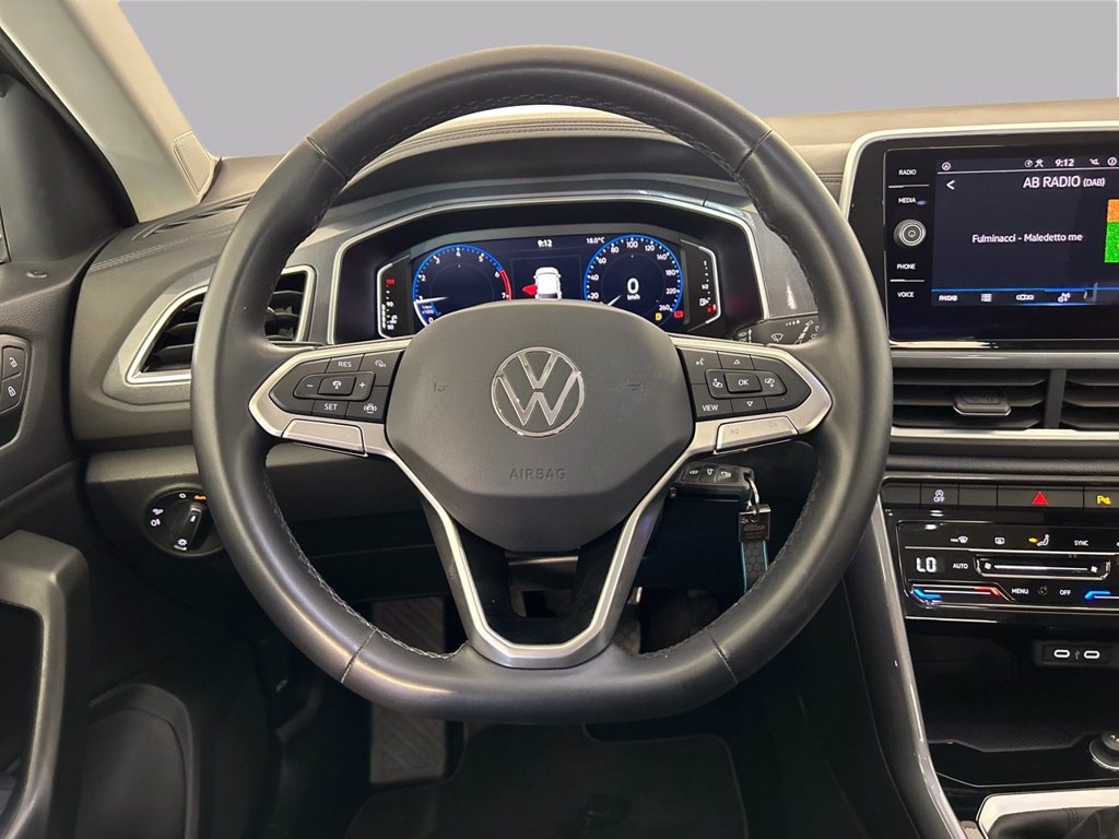 https://cdn-sm.caraffinity.it/images/vehicles/4736590/8/large
