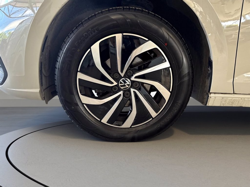 https://cdn-sm.caraffinity.it/images/vehicles/4736591/6/large