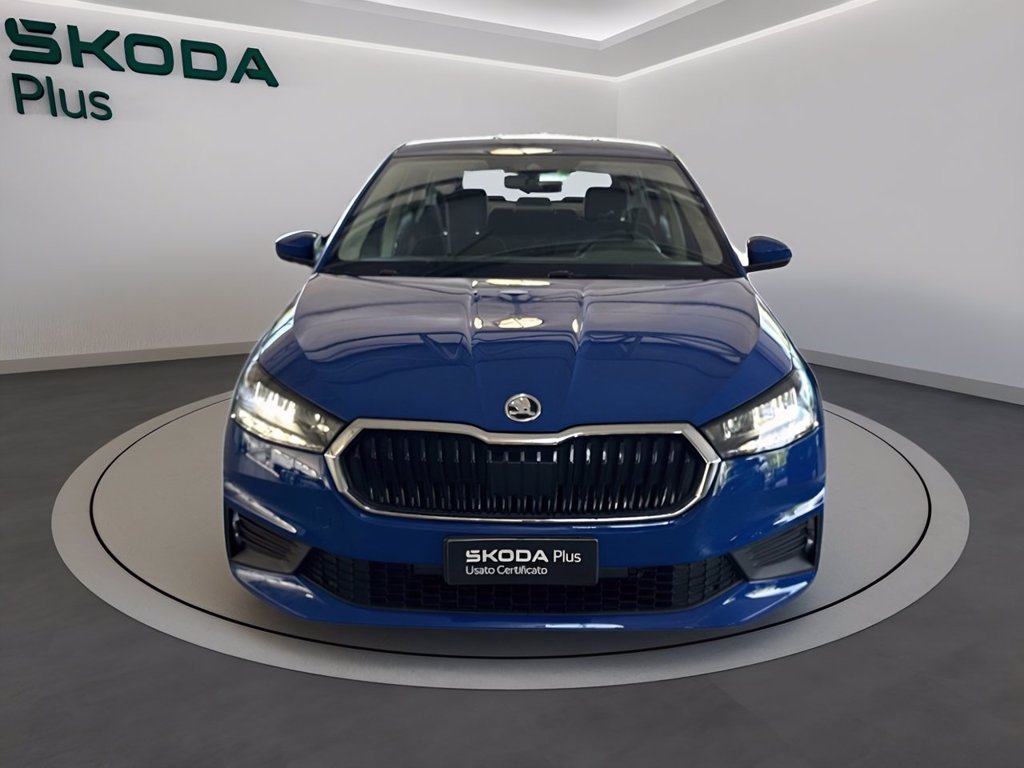 https://cdn-sm.caraffinity.it/images/vehicles/4736592/1/large