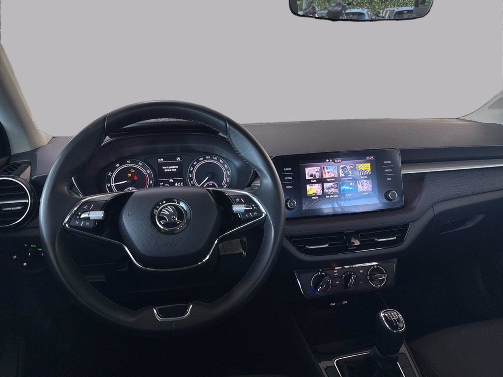https://cdn-sm.caraffinity.it/images/vehicles/4736592/7/large
