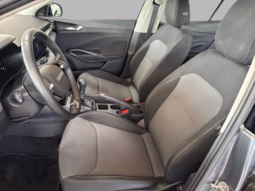 https://cdn-sm.caraffinity.it/images/vehicles/4736594/8/large