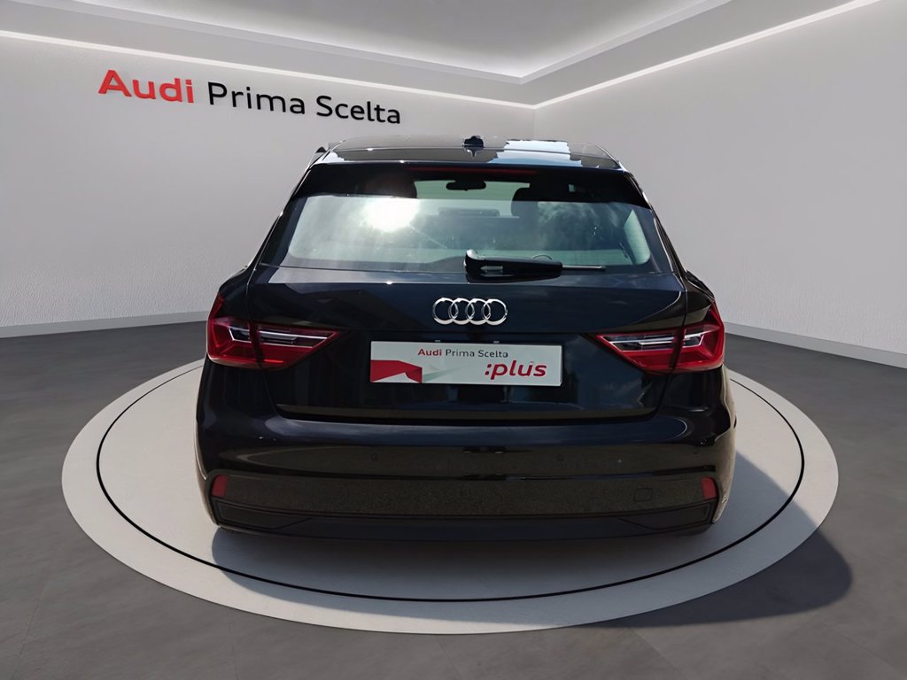 https://cdn-sm.caraffinity.it/images/vehicles/4736595/4/large