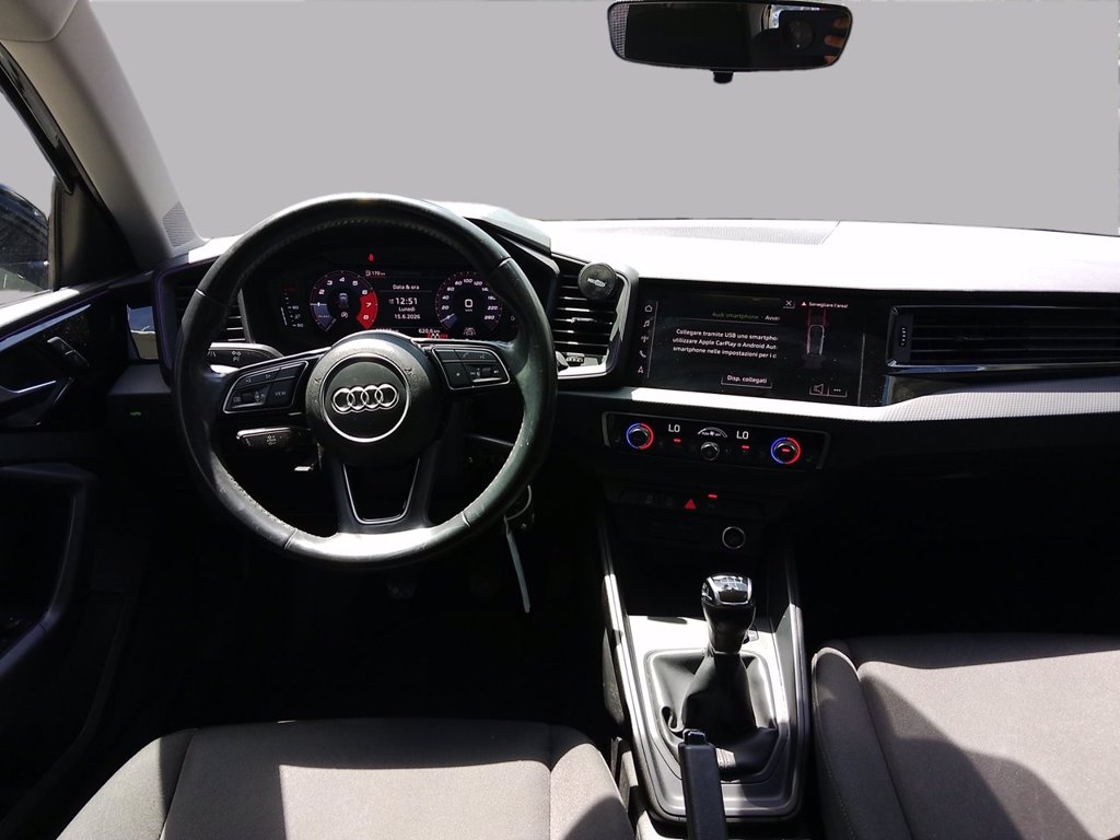 https://cdn-sm.caraffinity.it/images/vehicles/4736595/7/large