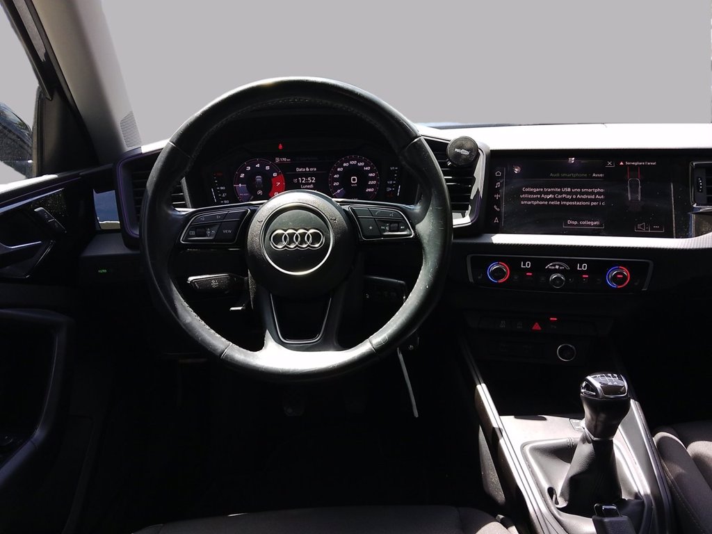 https://cdn-sm.caraffinity.it/images/vehicles/4736595/8/large