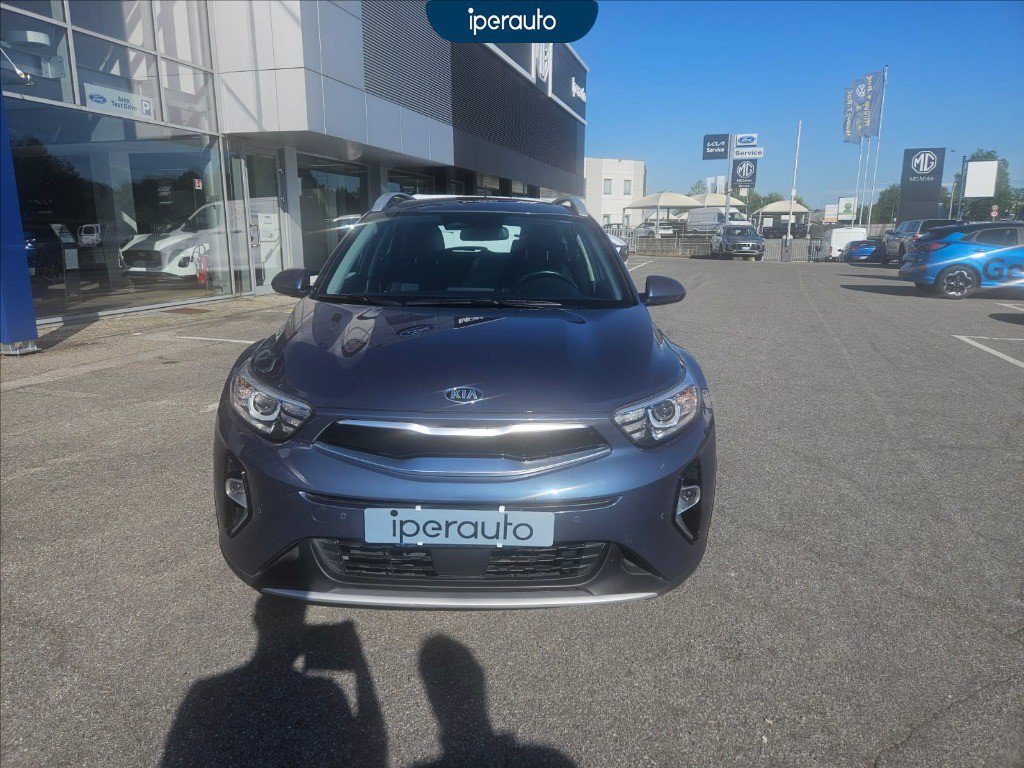 https://cdn-sm.caraffinity.it/images/vehicles/4736975/1/large