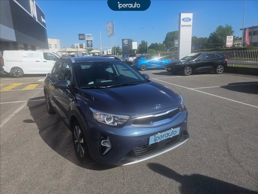 https://cdn-sm.caraffinity.it/images/vehicles/4736975/2/large