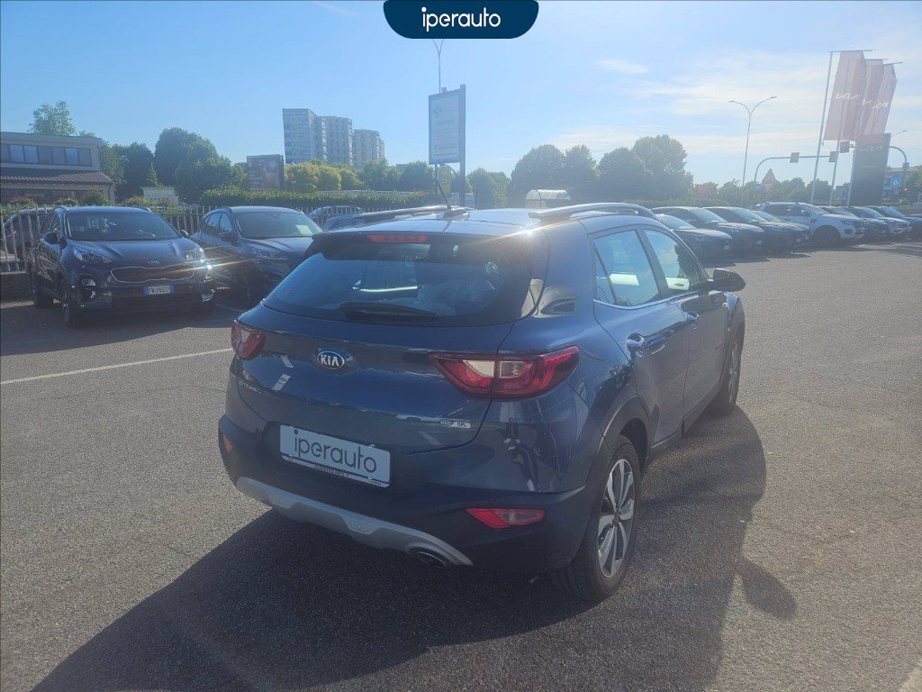 https://cdn-sm.caraffinity.it/images/vehicles/4736975/4/large